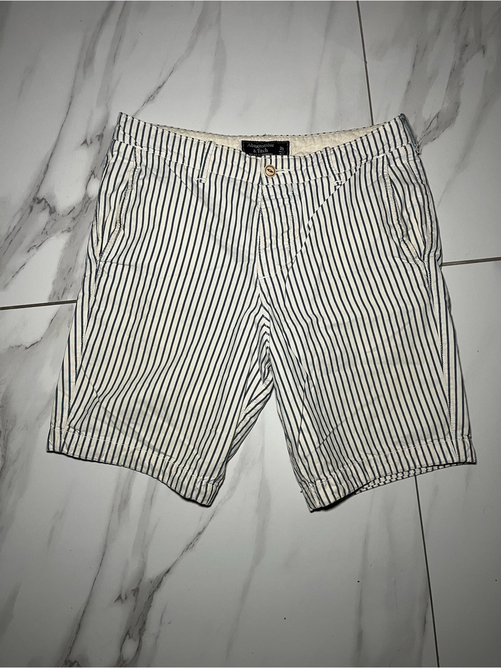 Abercrombie & Fitch Men’s White Navy Stripe Cotton Shorts Size 30, 9 inch inseam
